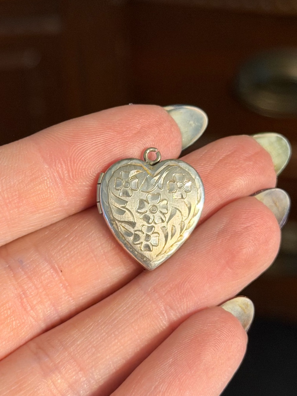 Vintage sterling silver engraved locket pendant